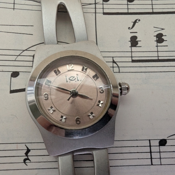 Silver and Cream Watch - Picture 3 of 9